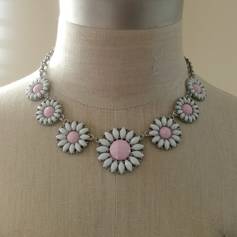 💥 CLOSET CLOSING SALE 💥 Diamond cut pink & white necklace
